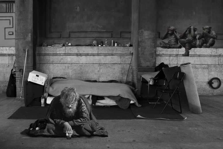 homeless-man-2653445_1920.jpg